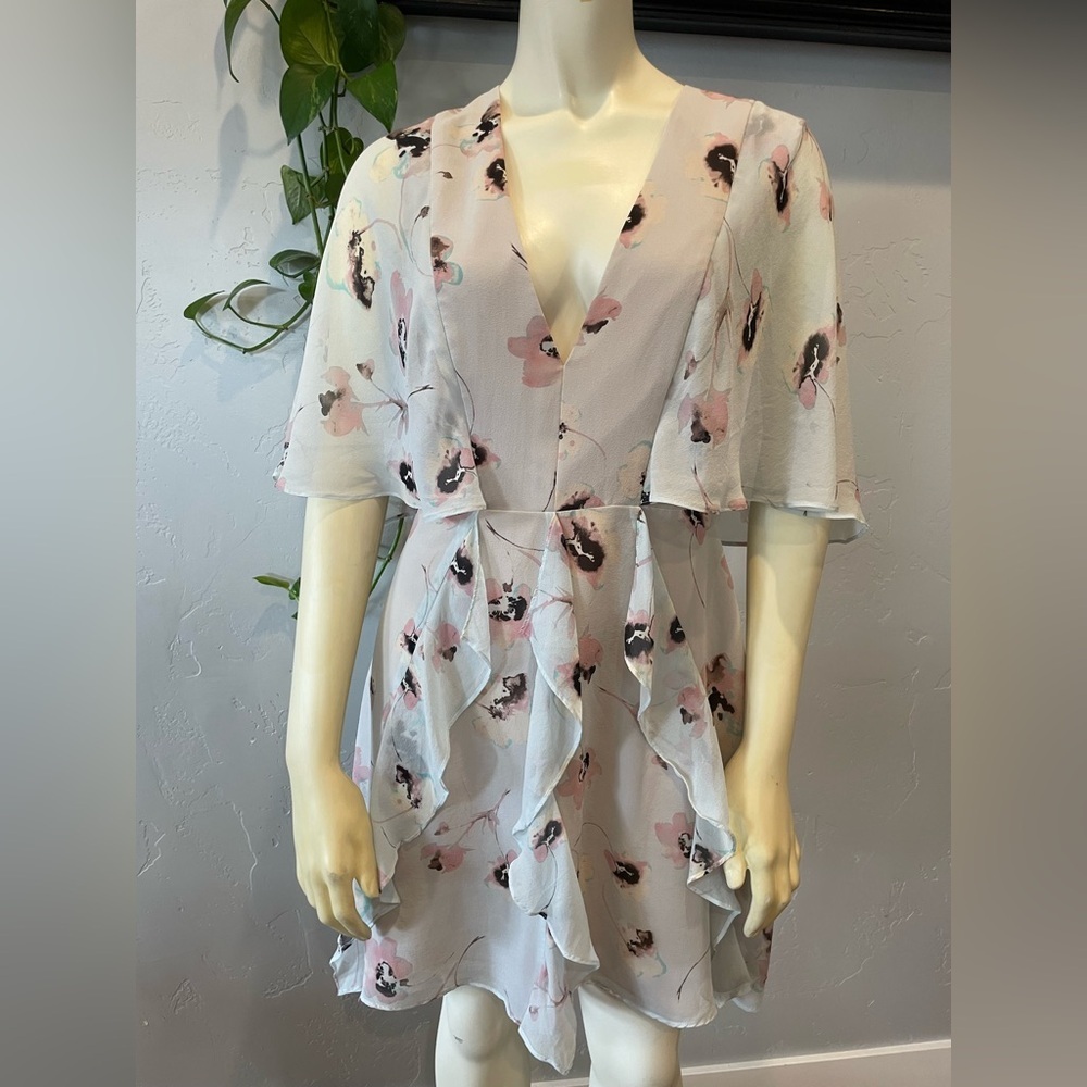 BCBGMaxAzria 100% silk maple dress in pearl blue floral combo size 6 retail $198